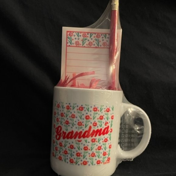 1992 Grandma Mug Set Red Green Floral Design White Mug Pad Pencil NWOT - Picture 1 of 7